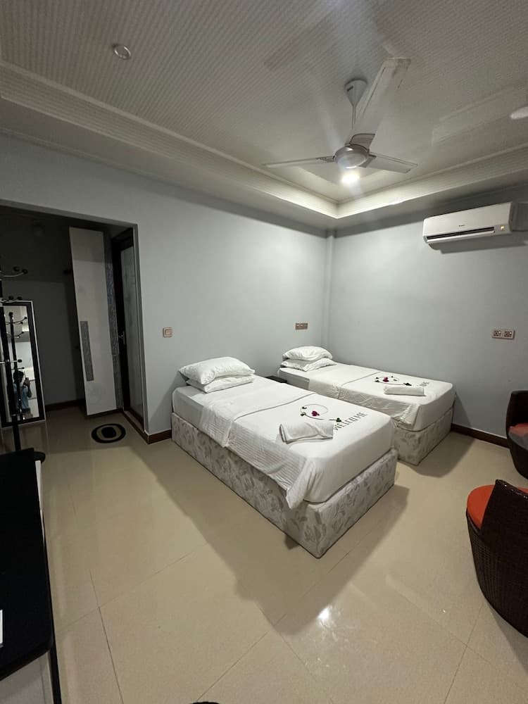 NikainnHimandhoo photo 4