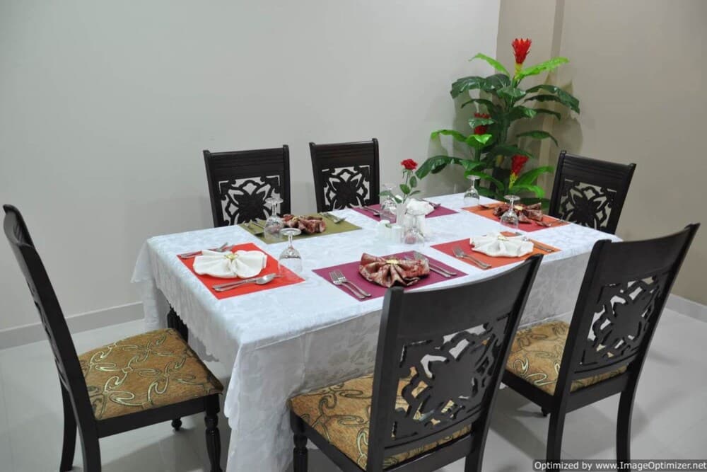 The Royal Garden Hotel photo 2
