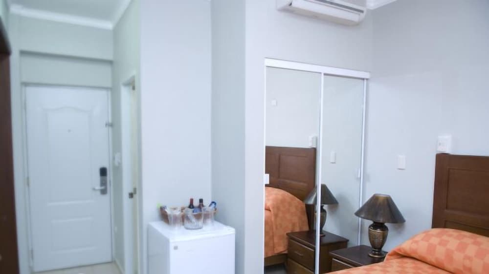 Hotel Century Plaza photo 2