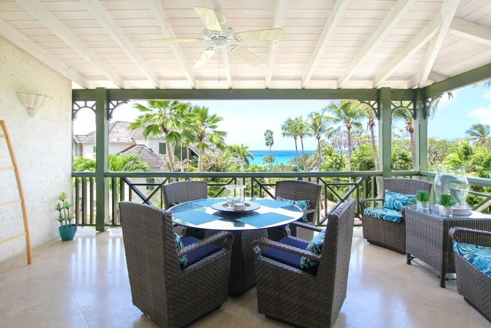Ocean views apt with shared rooftop pool: Beacon Hill Surf by BSL Rentals photo 8