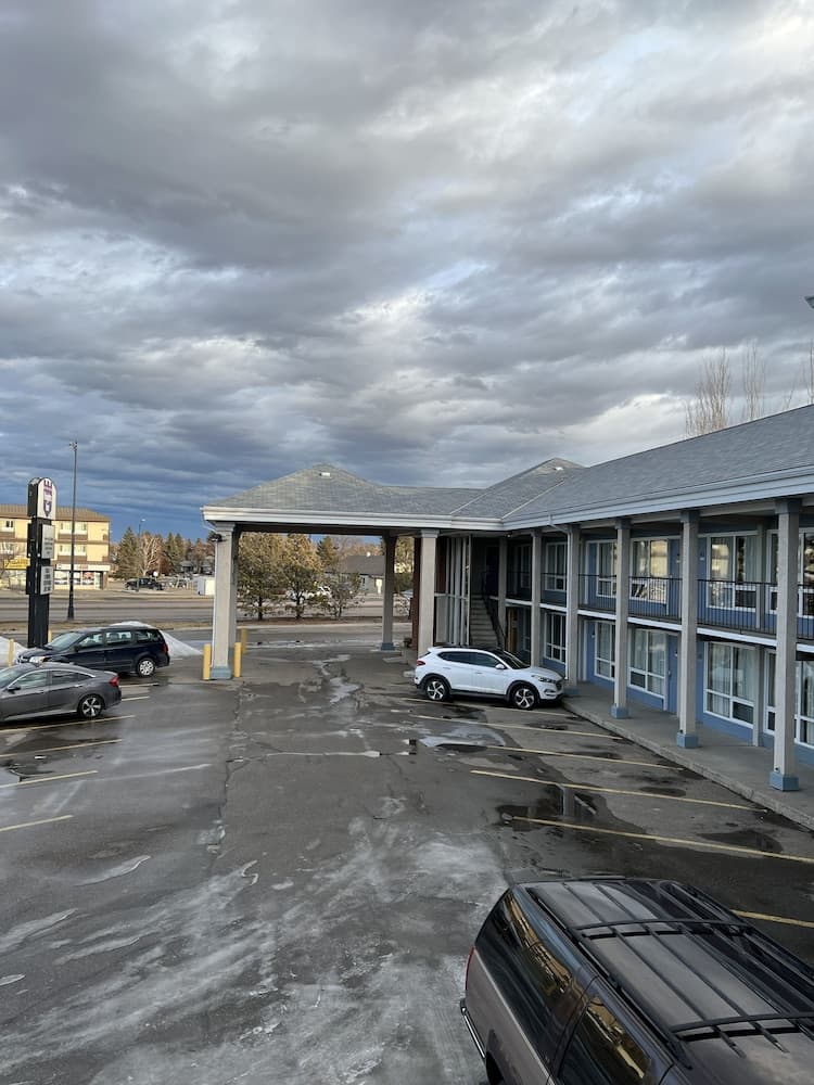 Knights Inn Lethbridge photo 3