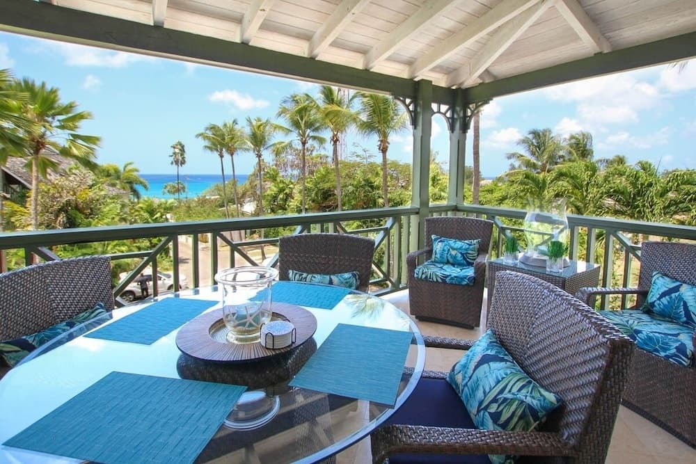 Ocean views apt with shared rooftop pool: Beacon Hill Surf by BSL Rentals photo 3