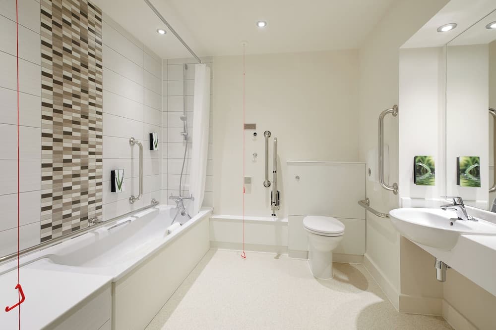 Premier Inn Northampton West - Harpole photo 5