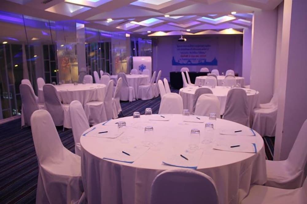 meeting & event spaces