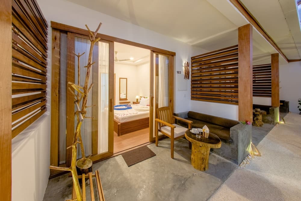 Dhiffushi White Sand Beach Hotel photo 8