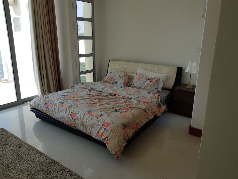 Luxury villa with private pier photo 7