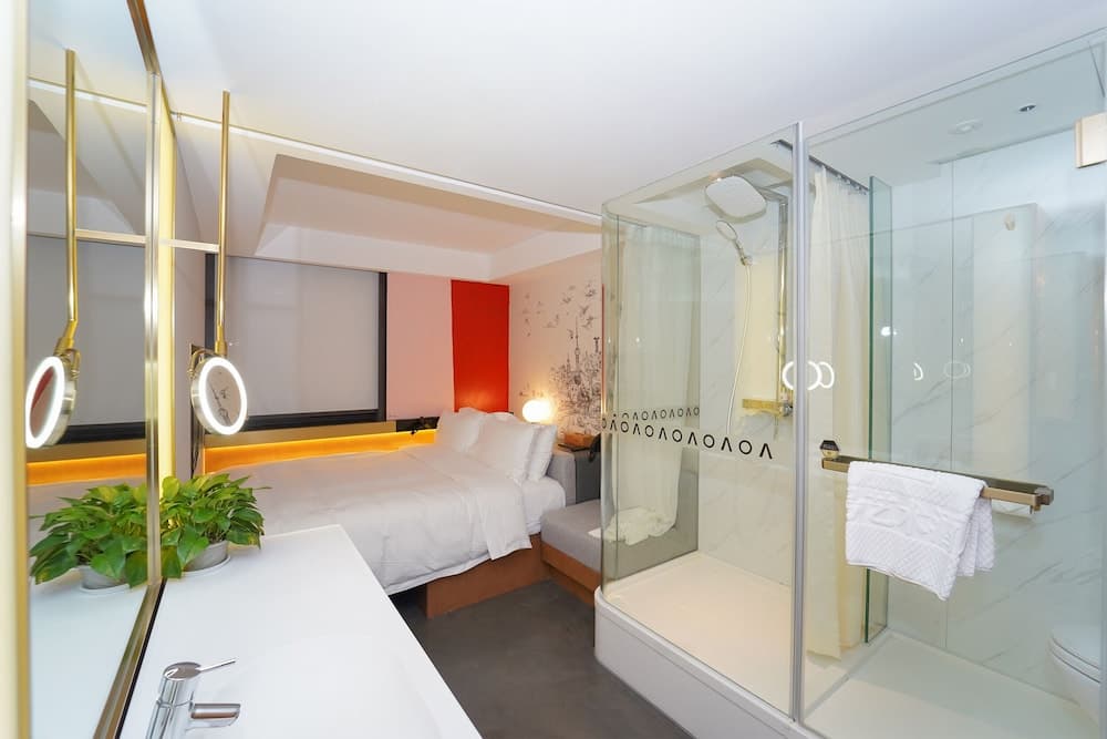 No. 8 Art Hotel photo 2