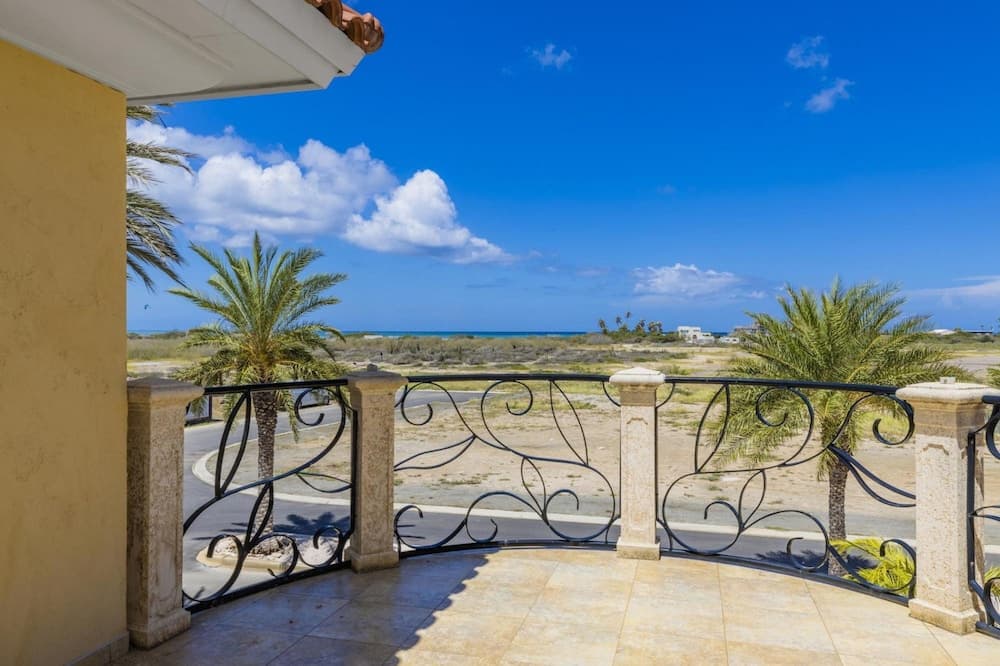Luxury 4br4ba Villa w Hottub Pool Ocean Views photo 7