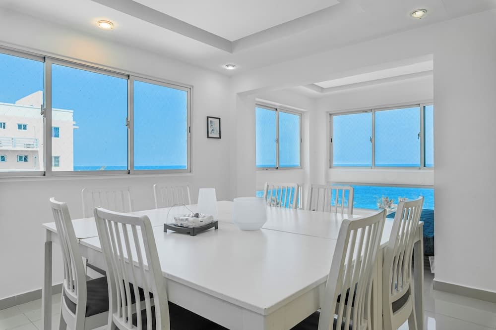 Oceanfront Condo in Ave. España Sleeps 8 photo 5