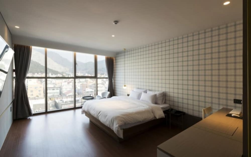 Hound Hotel Changwon - Jinhae Yongwon photo 2