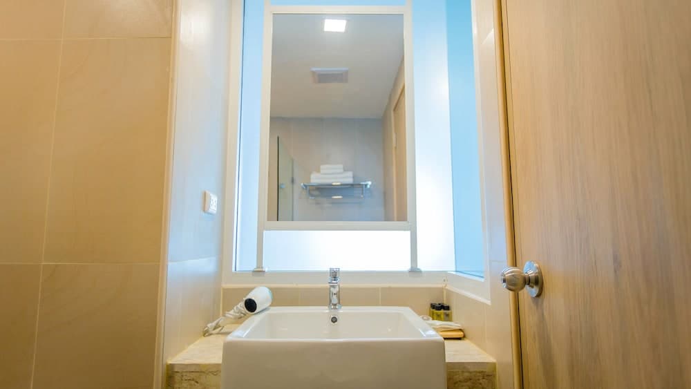 B2 Nakhon Sawan Premier Hotel photo 9