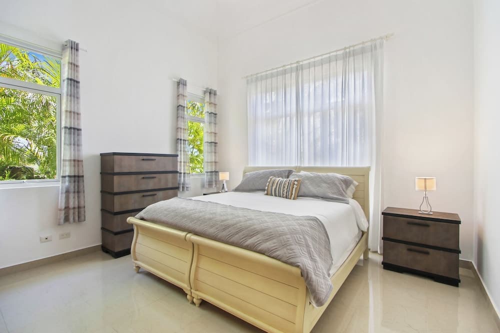 Golf Villa in Bavaro - Pool, Jacuzzi, Staff photo 8