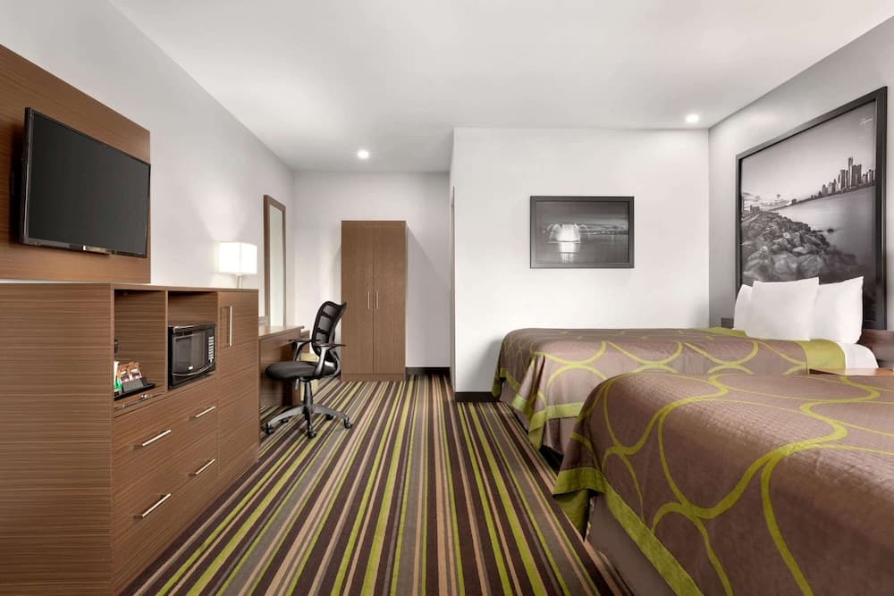 Super 8 by Wyndham Windsor/Dougall photo 5