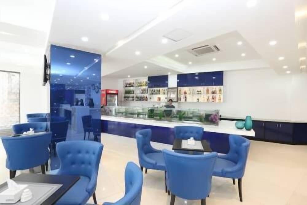 City Hotel & Suites photo 6
