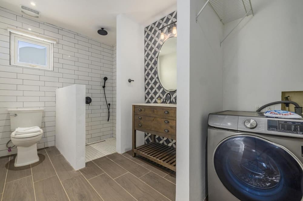 NEW Modern 2BR 2BA w Privatepool in Quiet Area photo 8