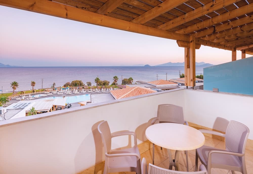 Grand Blue Beach Hotel photo 7