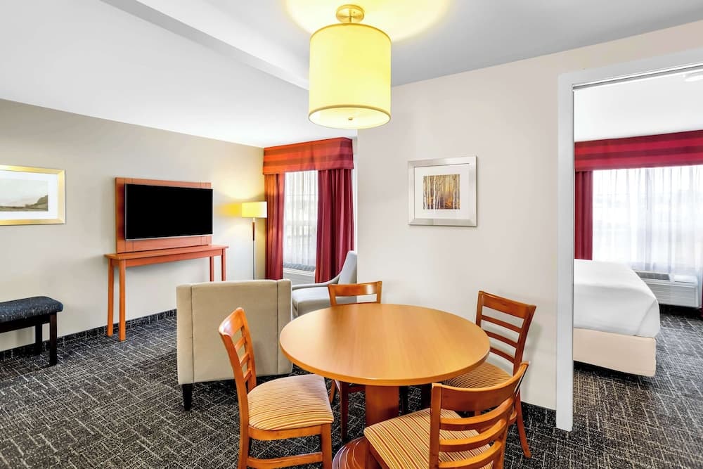Best Western Thompson Hotel & Suites photo 9