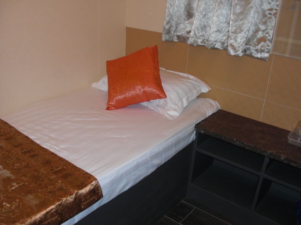 Empire Commercial Hotel photo 8