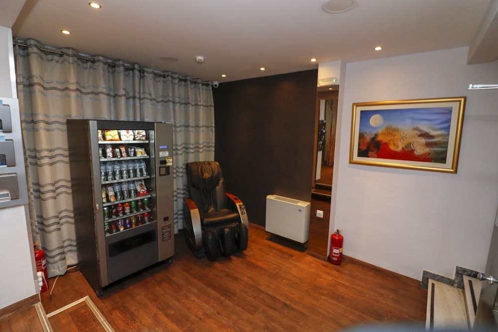 Mansion Hotel photo 2