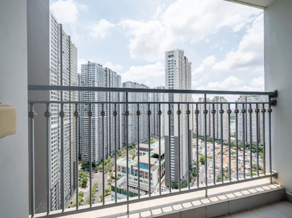 Somi Luxstay LP photo 7