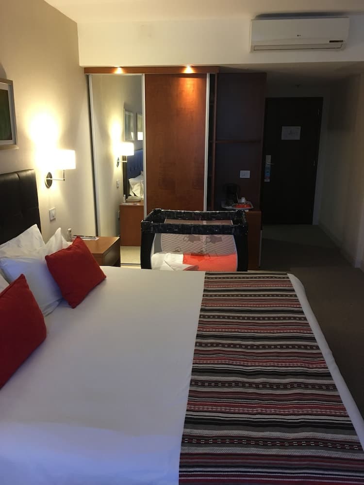 Howard Johnson by Wyndham Yerba Buena photo 5