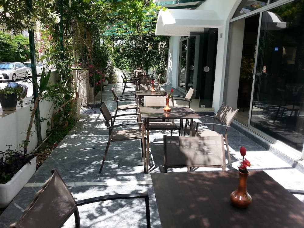 Karis Hotel photo 2