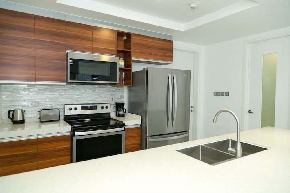 Apartment with roof top pool photo 5