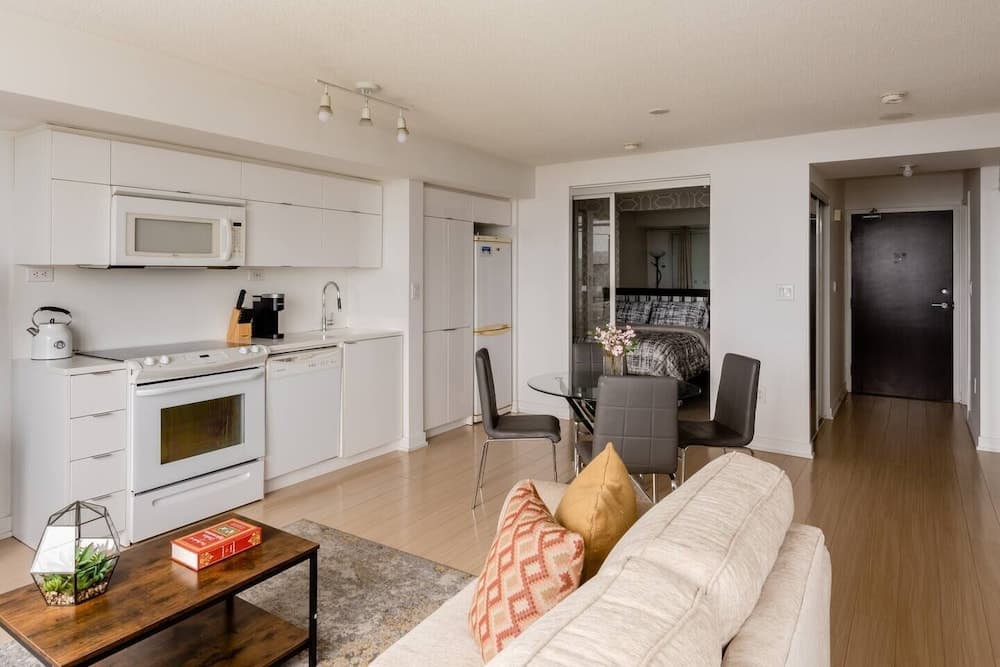 Luxury WaterFront View & Free Parking photo 6