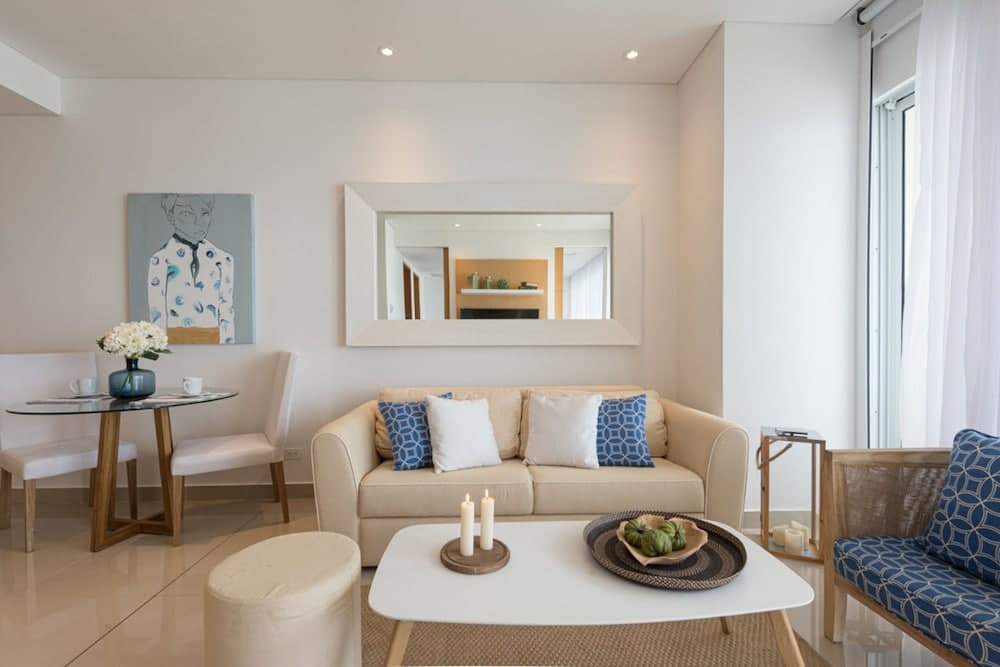 Classy 1 Bedroom Pool & Gym near Downtown photo 6