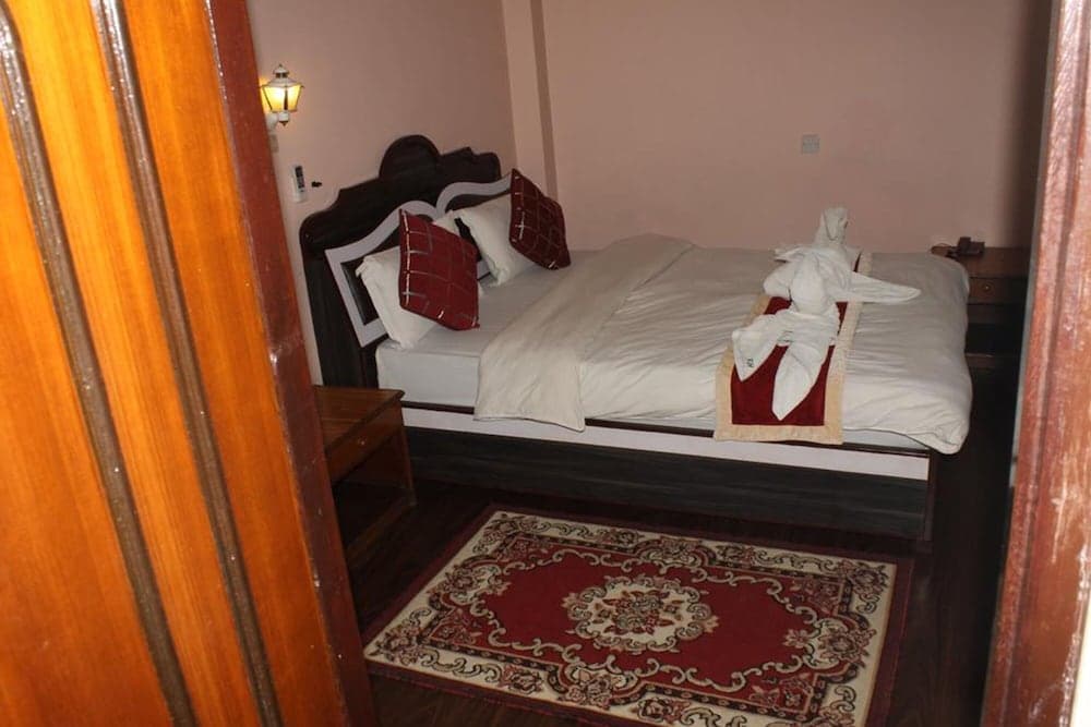 Festoon Hotel