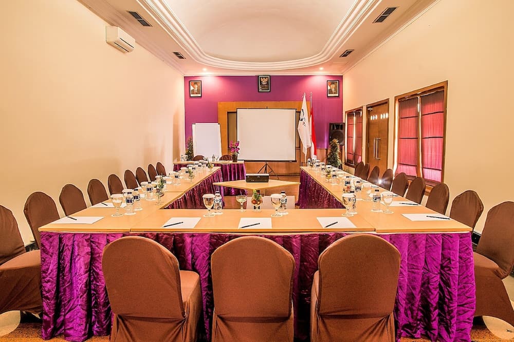 Famous Hotel Kuta