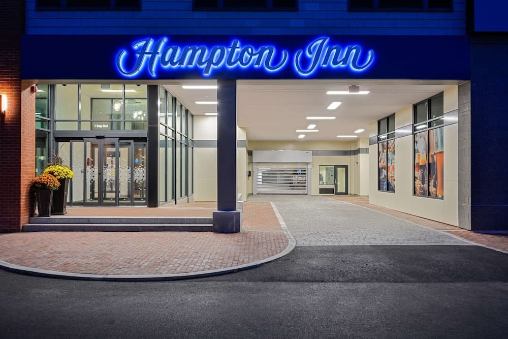 Hampton Inn Salem Boston photo 5