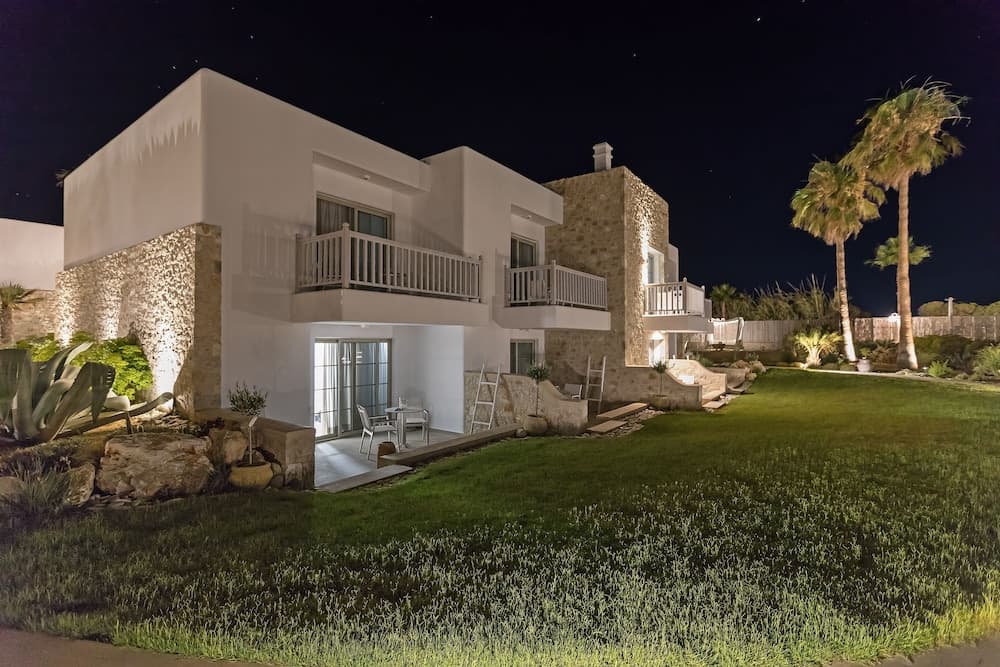 White Pearls Luxury Suites - Adults Only photo 9
