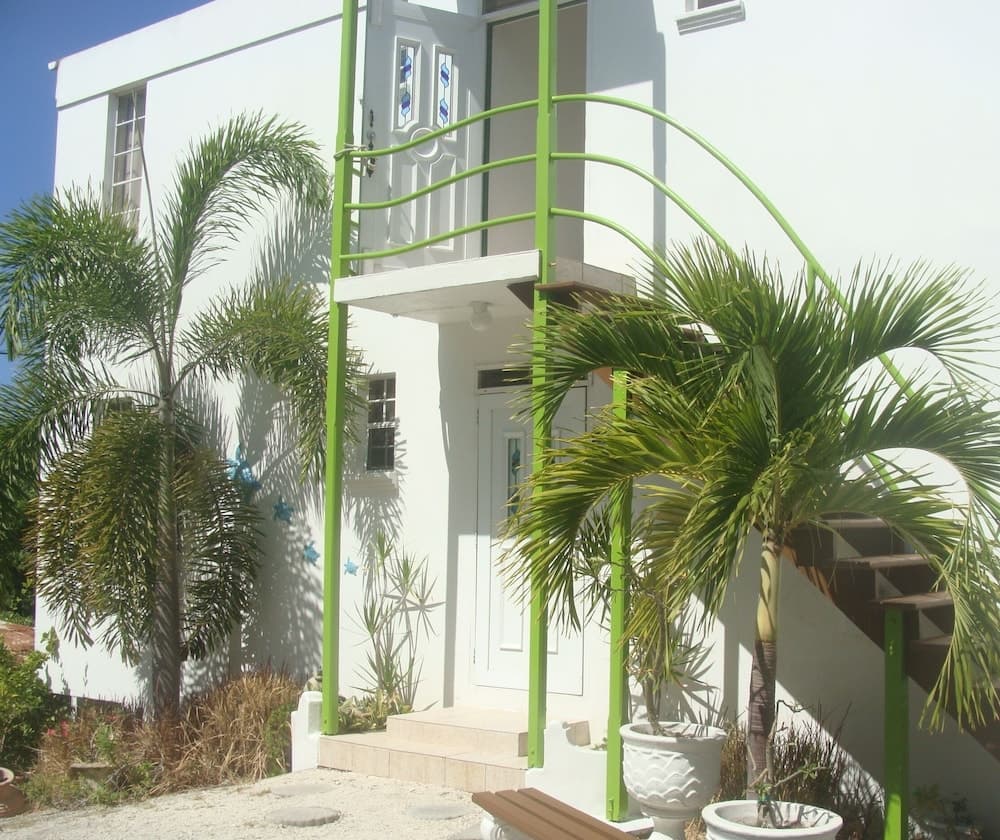 Coral Lane Beach Apartments photo 7