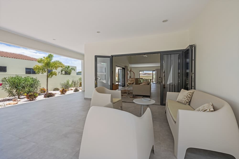 Villa Solana with private pool, Mambo Beach photo 5