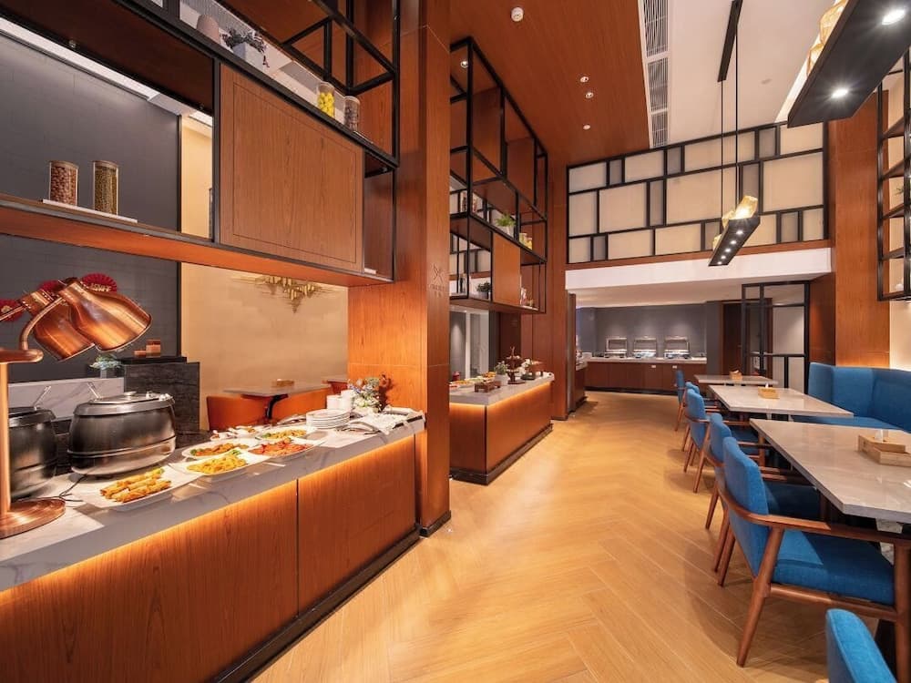 Trendy Romantic Hotel Guangzhou Panyu Qiaonan Aoyuan Plaza Branch - Free Deliver Service to Canton Fair Complex During Canton Fair Period photo 9