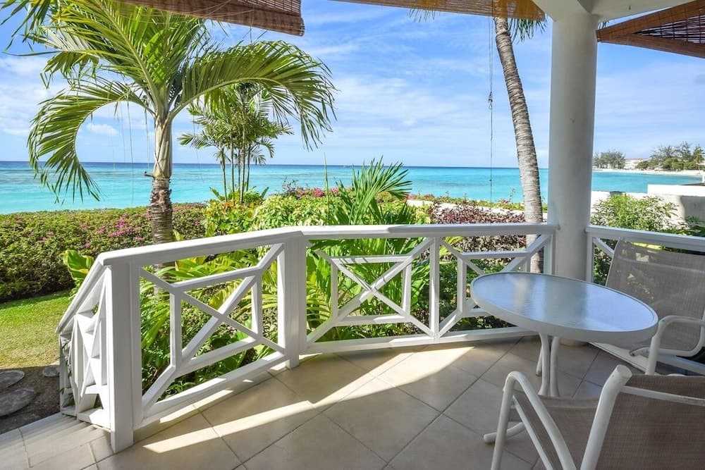 Beachfront Cosy And Romantic Condo - Nautilus 1 Bedroom Apts by Bluescape