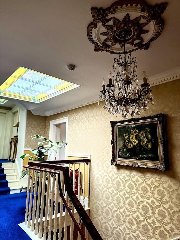 Clone House photo 6