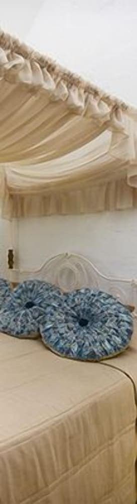 Chateau de Feuilles photo 3