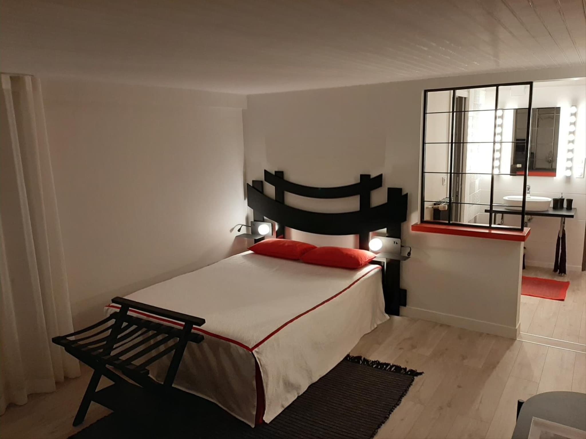 Deluxe Double Room (2 Adults + 1 Child)