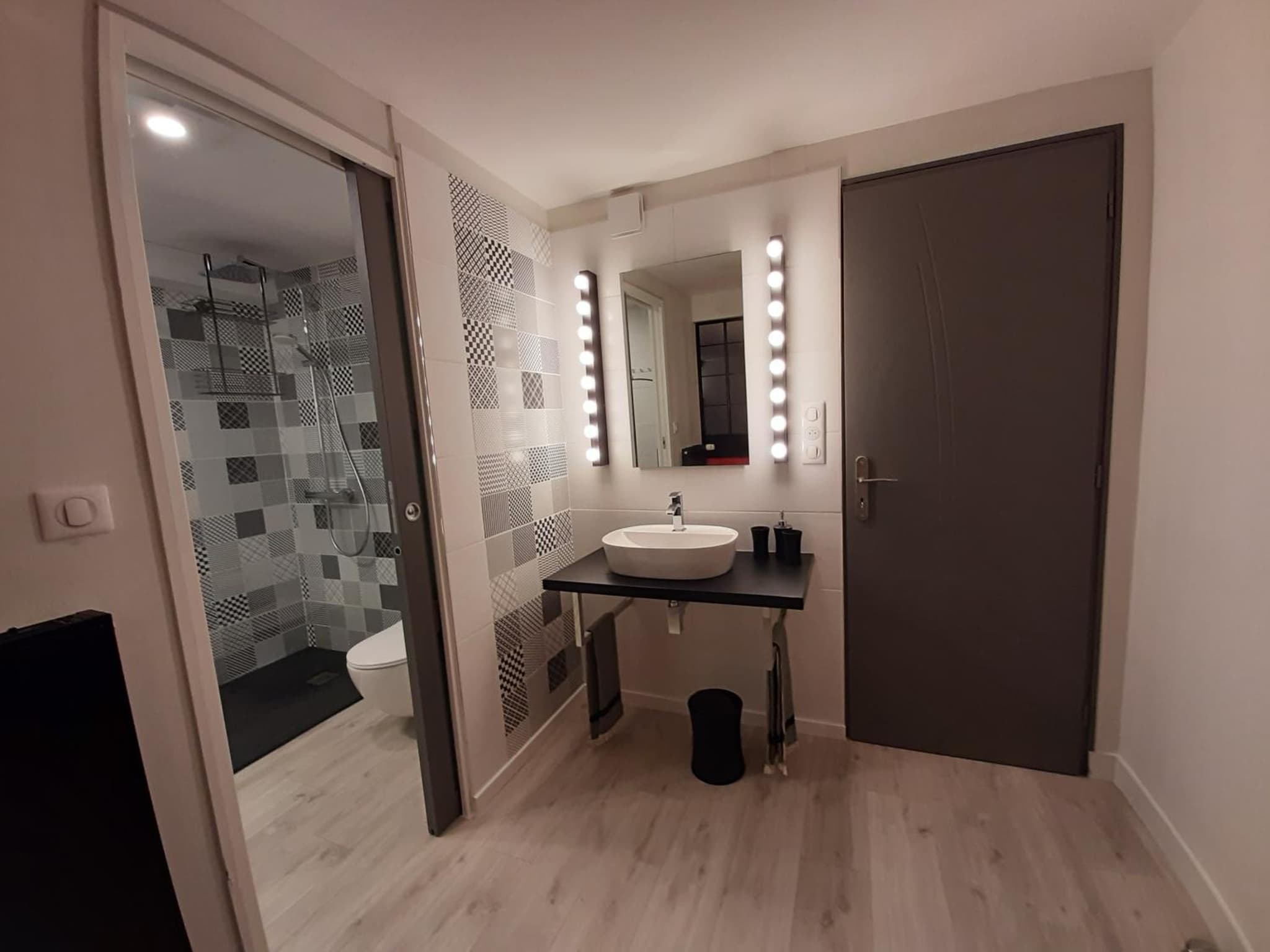 Deluxe Double Room (2 Adults + 1 Child)