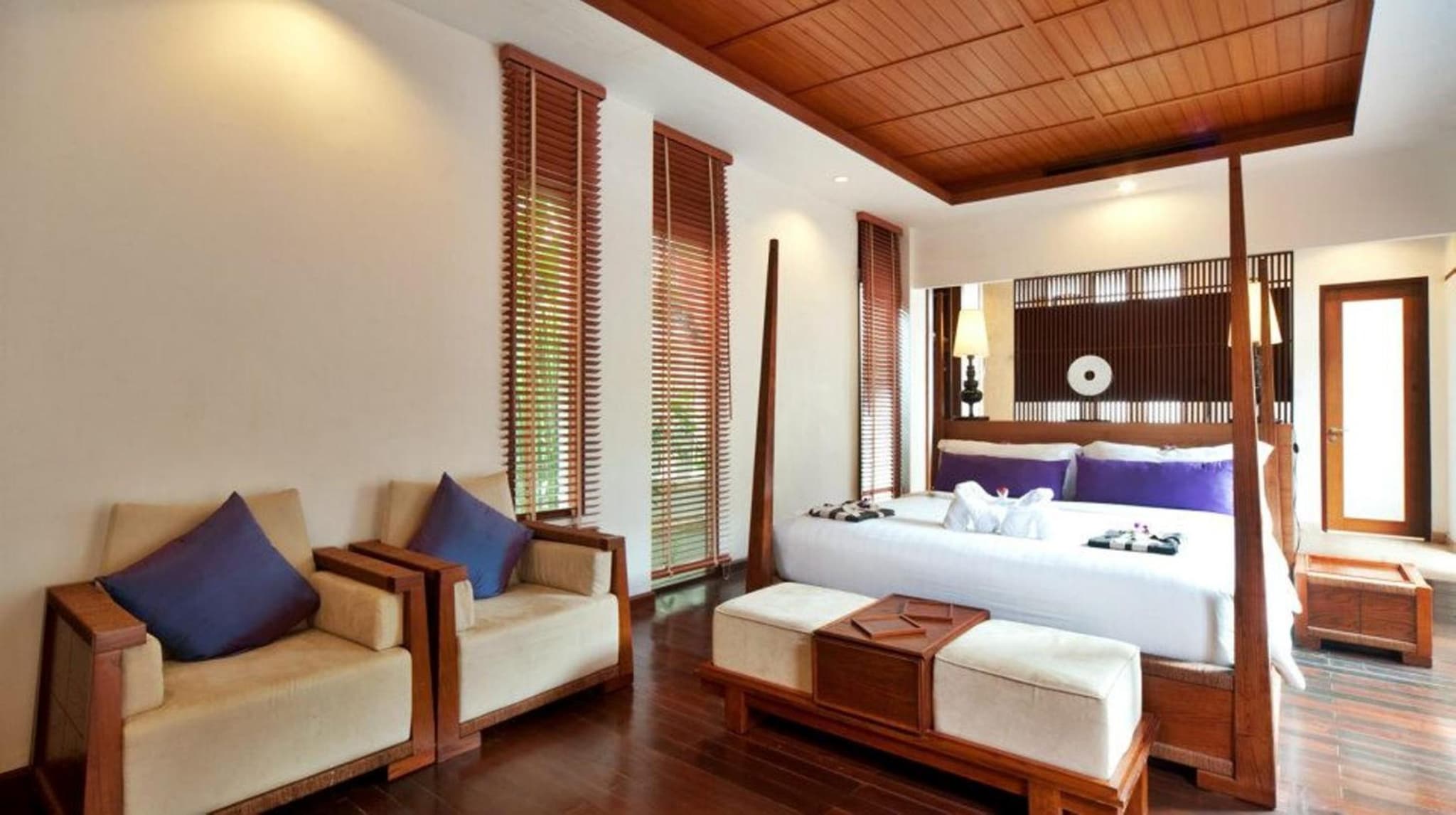 Villa with Spa Bath