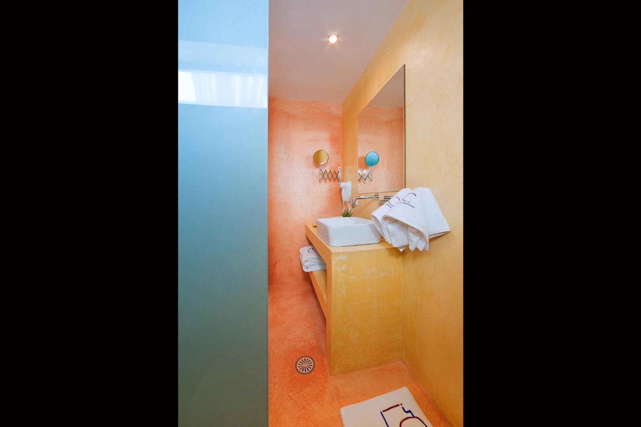 Deluxe Suite (Terra Incognita)