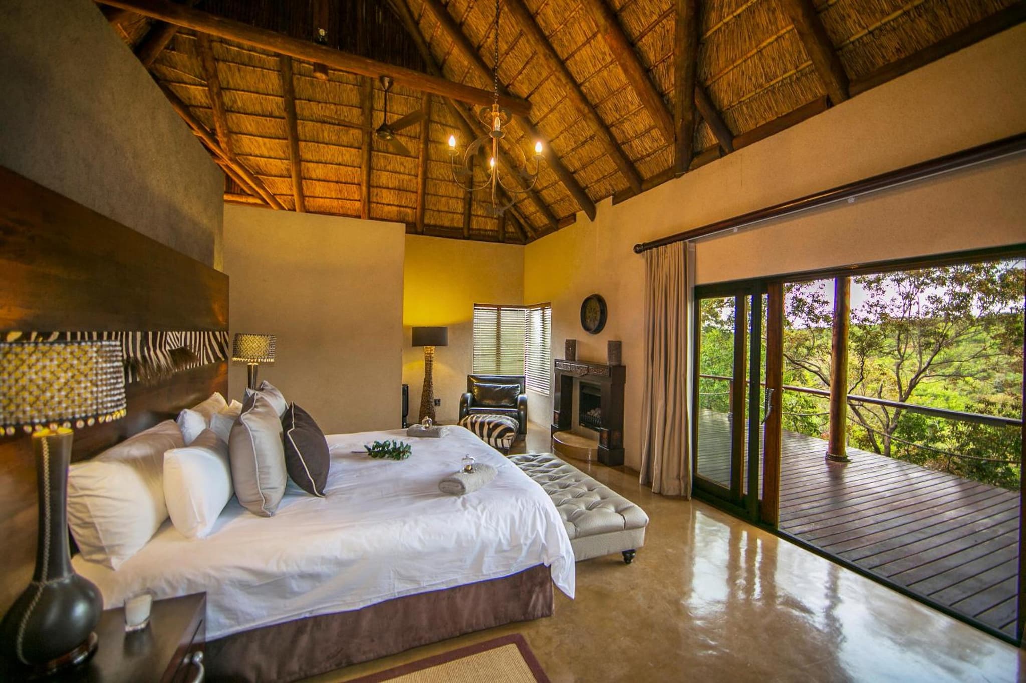 Classic Thatch Suite