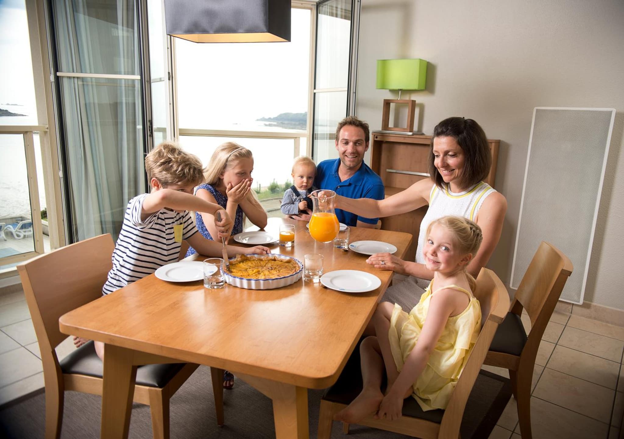 Two-Bedroom Apartment (6 Adults) with Sea View