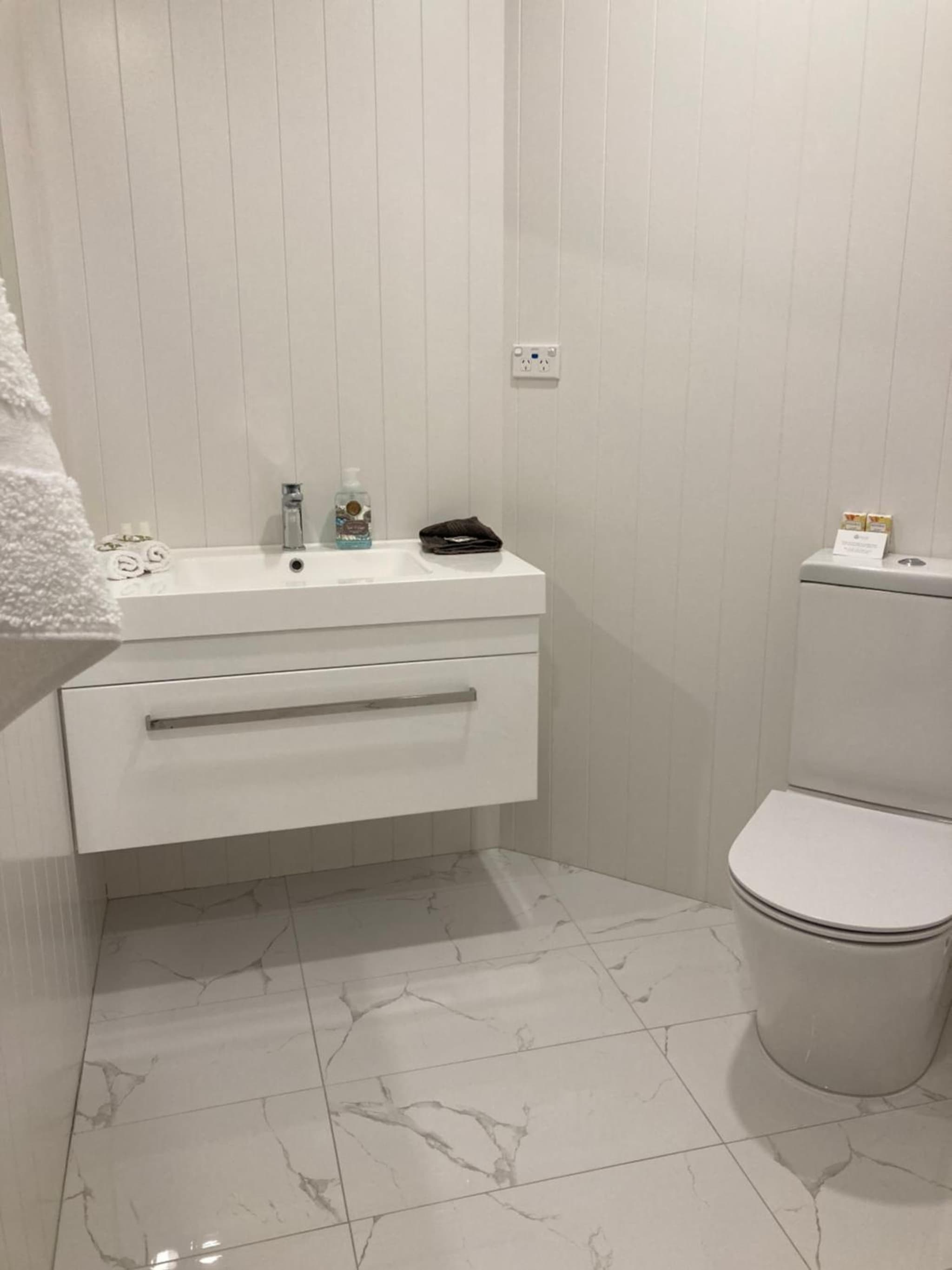 Large Double Room with Private Bathroom
