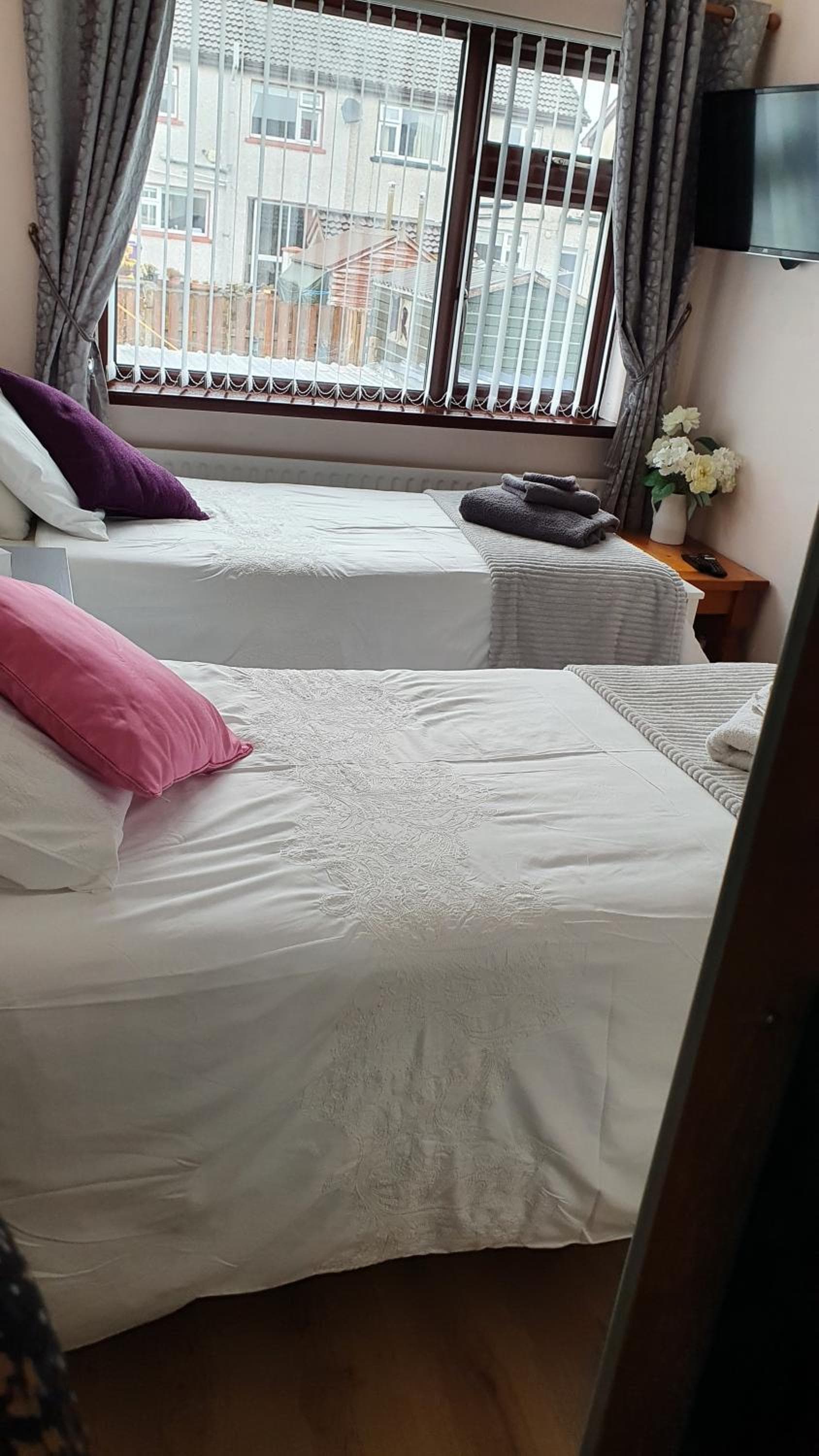 Standard Twin Room with Shared Bathroom
