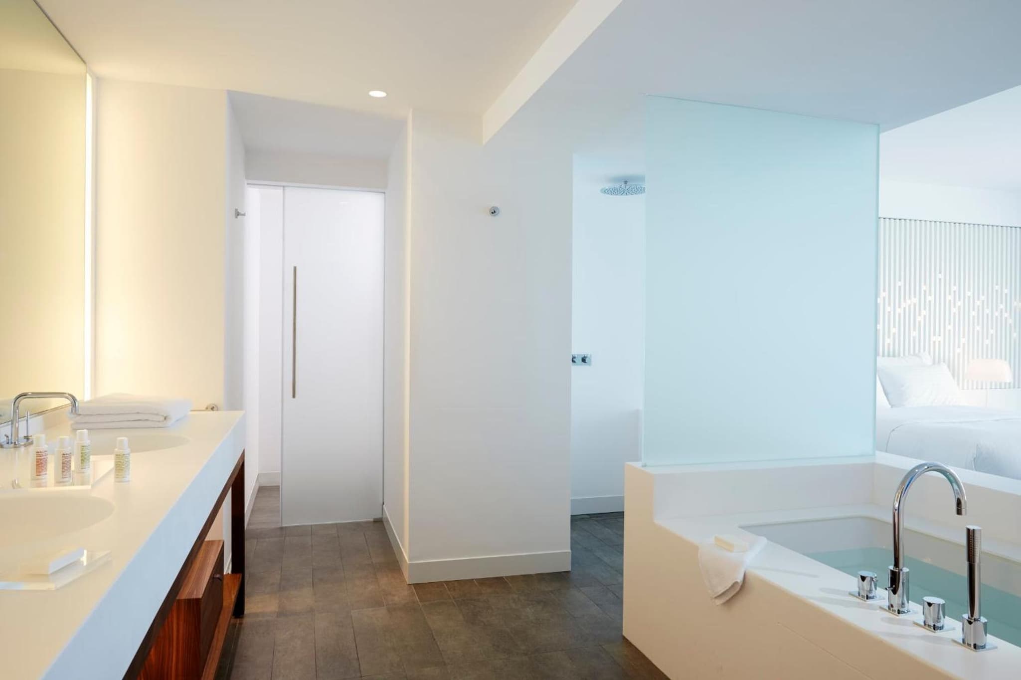Luux Suite with Shared Pool and Sea View