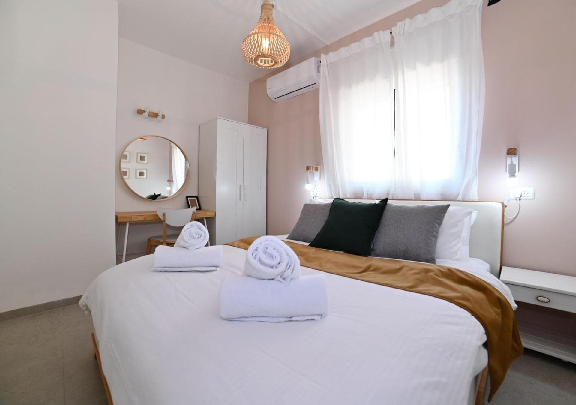 One-Bedroom Cabin with Loft (3)