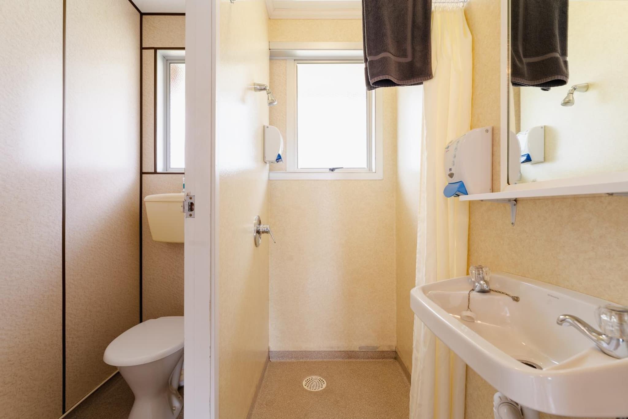 Queen One Bedroom Unit